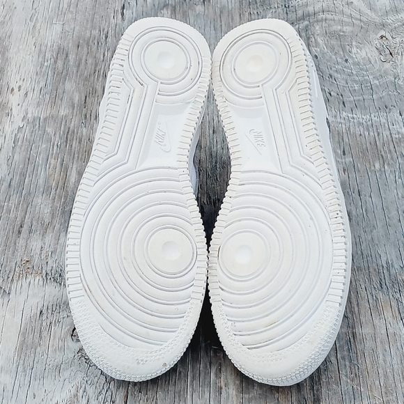 Nike Air Force 1 07 LV8 Streetwear/Lifestyle Shoes Size 6.5 Youth/8 Women - Picture 4 of 9